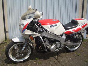 YAMAHA-FZR 600
