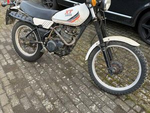 OLDTIMER YAMAHA XT 250 FÜR BASTLER