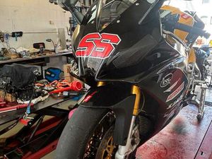 APRILLIA RSV4 RACING