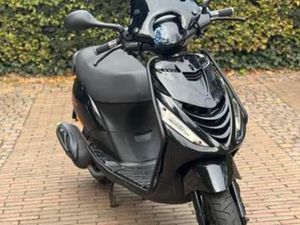 PIAGGIO ZIP 2016 80CC FULL OPTION — SCOOTERS | PIAGGIO — MARKTPLAATS