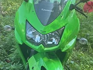 KAWASAKI NINJA 250R CANTON SCHWYTZ -