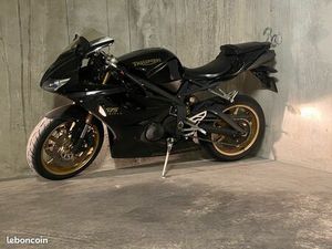 TRIUMPH DAYTONA 675