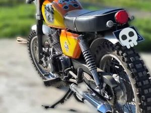 MAGNIFIQUE ET UNIQUE HONDA 250 CB
