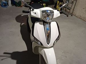VENDS SCOOTER PIAGGIO LIBERTY 50 CC 4T