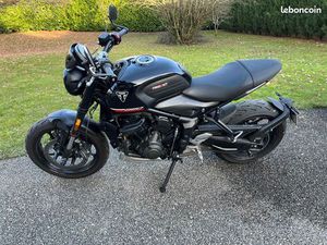 TRIUMPH TRIDENT 660