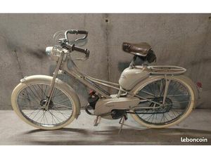 MOTOBECANE AV51■ELLE A ÉTÉ ENTIÈREMENT RESTAURÉE, MOTEUR, PEINTURE...■NON IMMATRICULÉ.■D'AUTRES PHOTOS SUR DEMANDE