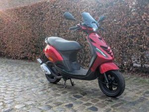 PIAGGIO ZIP BROM 70CC 2-TAKT ALPHA LED — SCOOTERS | PIAGGIO — MARKTPLAATS