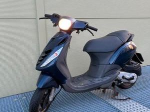 PIAGGIO ZIP - NIEUWE SP-KAPPEN - GEEL KENTEKEN — SCOOTERS | APRILIA — MARKTPLAATS