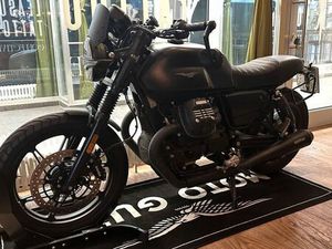 MOTO GUZZI V7 STONE 850 CCM UMBAU ALL BLACK SPORTAUSPUFF
