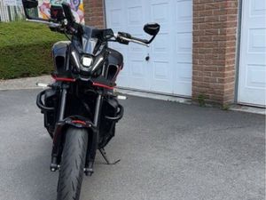 MT09 YAMAHA NOIR/ROUGE