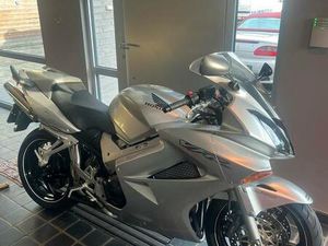 ② HONDA VFR 800 IN SHOWROOMSTAAT !!