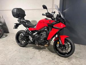 ② YAMAHA TRACER 9 MET TOPCASE IN TOPSTAAT