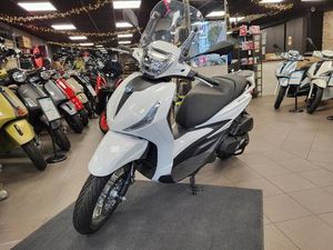 ② PIAGGIO BEVERLY 400 AVEC TOP CASE GRATUIT