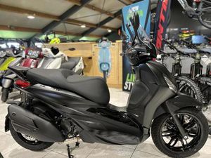 ② PIAGGIO BEVERLY 400 DEEP BLACK