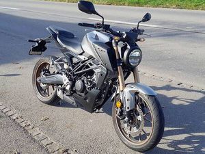 SEHR SCHÖNER HONDA CB 125 R IN NEUWERTIGEM ZUSTAND