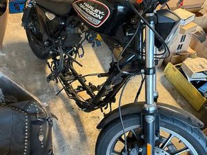 HARLEY DAVIDSON SPORTSTER 883 R