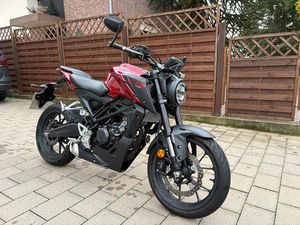 HONDA CB125R - ROT, WIE NEU, AUFGEPOLSTERT, NEUE SPIEGEL