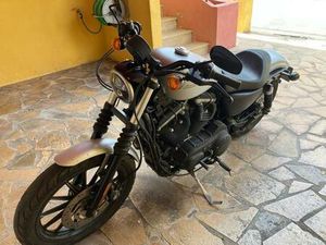 HARLEY DAVIDSON - SPORSTER 883 IRON