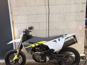 HUSQVARNA 701 SUPERMOTO