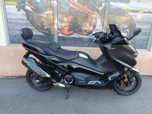 YAMAHA T-MAX 560 →