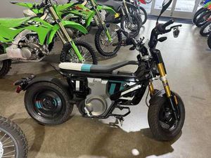 2024 BMW CE 02 COSMIC BLACK 2