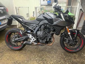 SUZUKI GSX-8S - QUICKSHIFTER - GEPFLEGT - SCHECKHEFT