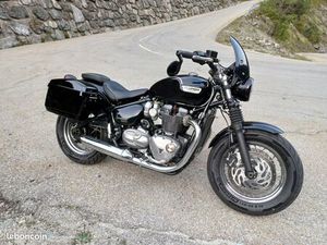 TRIUMPH BONNEVILLE SPEEDMASTER / BOBBER 1200