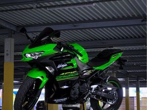 KAWASAKI NINJA 400 KRT EDITION