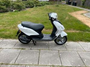 PIAGIO FLY 25 KM KENTEKEN 4 TACKT — SCOOTERS | PIAGGIO — MARKTPLAATS