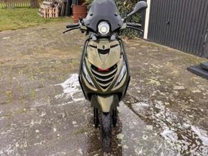 PIAGGIO ZIPP SCOOTER 4T 50CC (GEEL KENTEKEN) — SCOOTERS | PIAGGIO — MARKTPLAATS