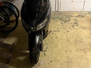 SCOOTER APRILIA SXR 50 - TRÈS BON ÉTAT 3243KM