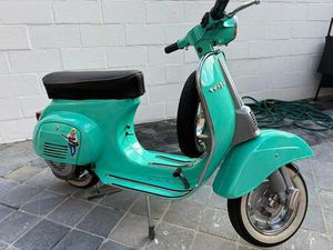 ② VESPA 50 SPÉCIAL
