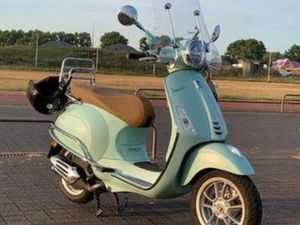 MINTGROENE VESPA PRIMAVERA 2023 - INCL. ACCESSOIRES! — SCOOTERS | VESPA — MARKTPLAATS