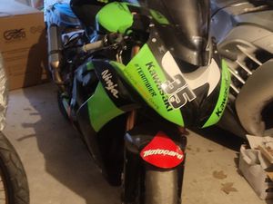 KAWASAKI ZXR 1000 →