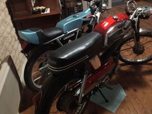 MOTOBECANE AV 90 PEINTURE ET PNEUS NEUFS TRÈS BON ÉTAT GÉNÉRAL