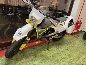 HUSQVARNA 701 SUPERMOTO BIANCO