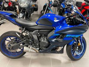 YAMAHA - R7