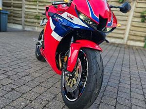 ② HONDA CBR 600 RR 2024 WEINIG KM 1480