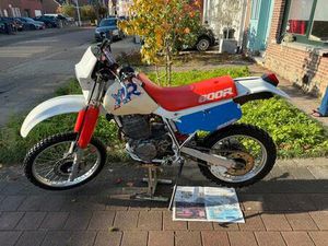 ② HONDA XR600R