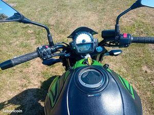 MOTO KAWASAKI