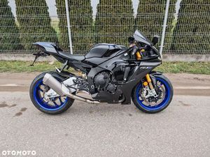 YAMAHA R1