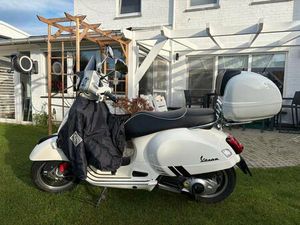 ② VESPA GTS SUPER SPORT 125 CC AVEC SEULEMENT 1700KM!!