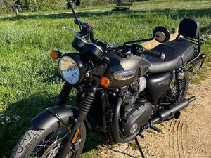 MOTO TRIUMPH BONNEVILLE T100 BRIDÉE A2