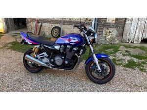 MOTO CHRISTIAN SARRON