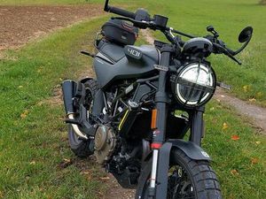 HUSQVARNA SVARTPILEN 401