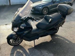 SUZUKI BURGMAN 650 EXECUTIVE - SUPER ÉQUIPÉ - TRÈS BON ÉTAT