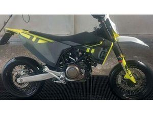 VENDO HUSQVARNA 701 SUPERMOTO (2023 - 25) USATA A CADEGLIANO-VICONAGO (CODICE 9904285) - MOTO.IT