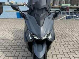YAMAHA MOTOR TMAX 560 TECH MAX ABS NARDO GRIJS AKRAPOVIC — MOTOREN | YAMAHA — MARKTPLAATS