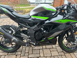 KAWASAKI NINJA 125 SCHWARZ (2024)
