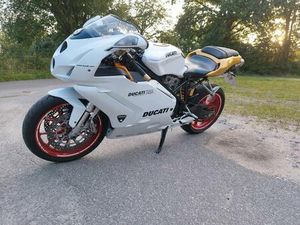 DUCATI 749S